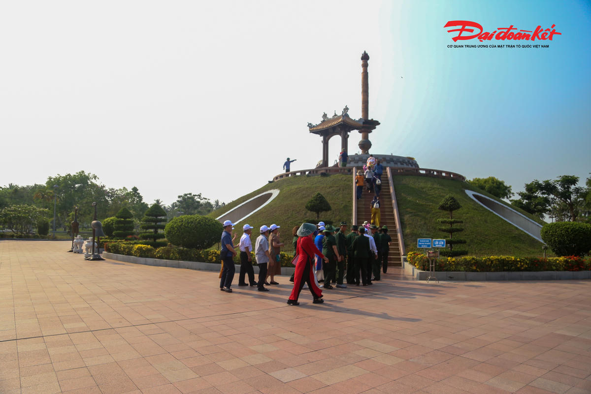 Đông đảo du khách đến Quảng Trị dịp nghỉ lễ Giỗ Tổ Hùng Vương