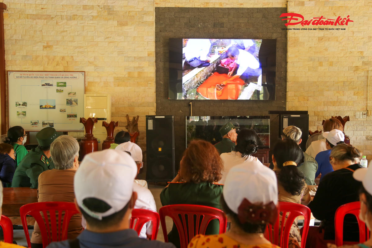 Đông đảo du khách đến Quảng Trị dịp nghỉ lễ Giỗ Tổ Hùng Vương