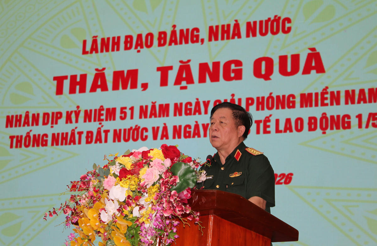 Đại tướng Nguyễn Trọng Nghĩa phát biểu tại buổi gặp mặt.