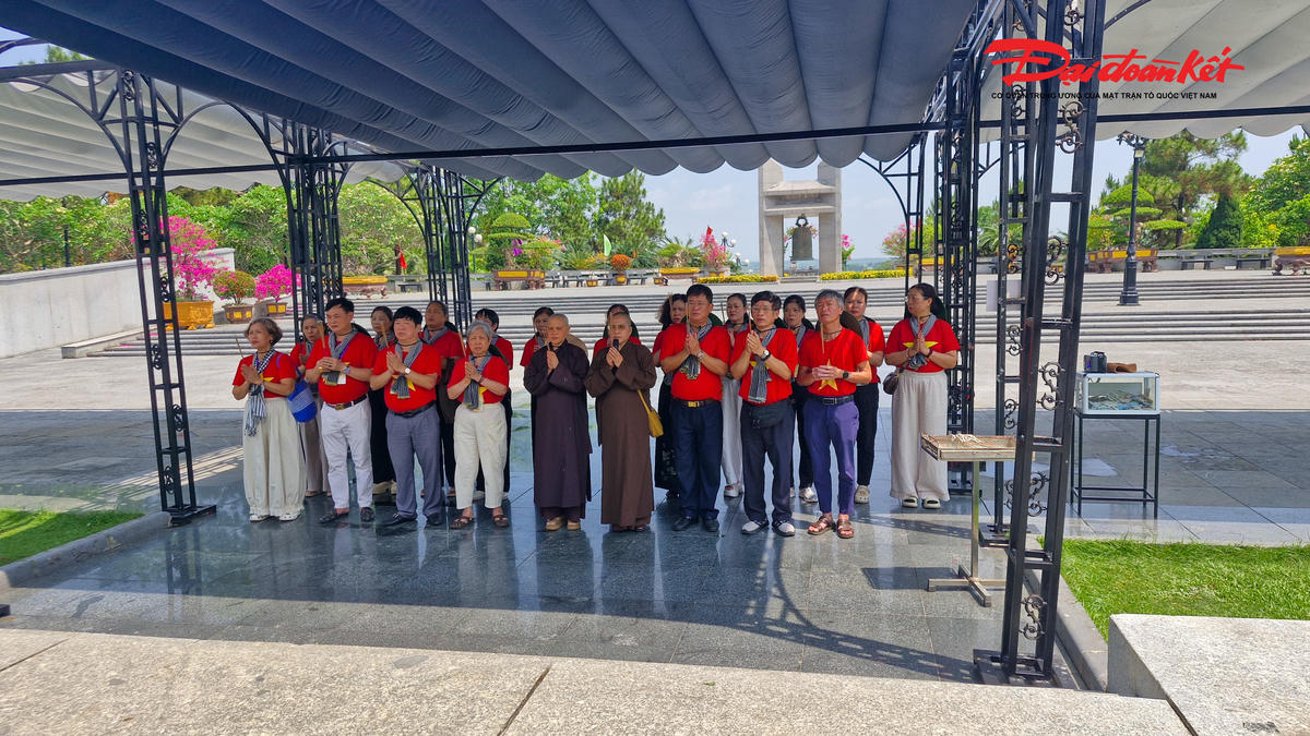 Đông đảo du khách đến Quảng Trị dịp nghỉ lễ Giỗ Tổ Hùng Vương