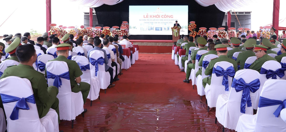 Quang cảnh lễ khởi công xây dựng trụ sở Công an 3 xã biên giới.