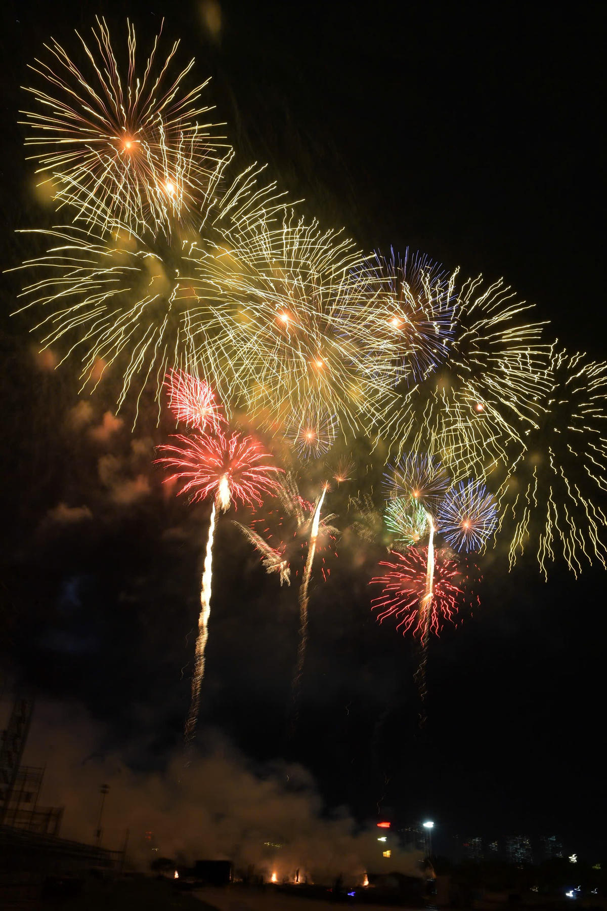 Khép lại chương trình là màn pháo hoa&nbsp; rực rỡ trên bầu trời Thủ đô.