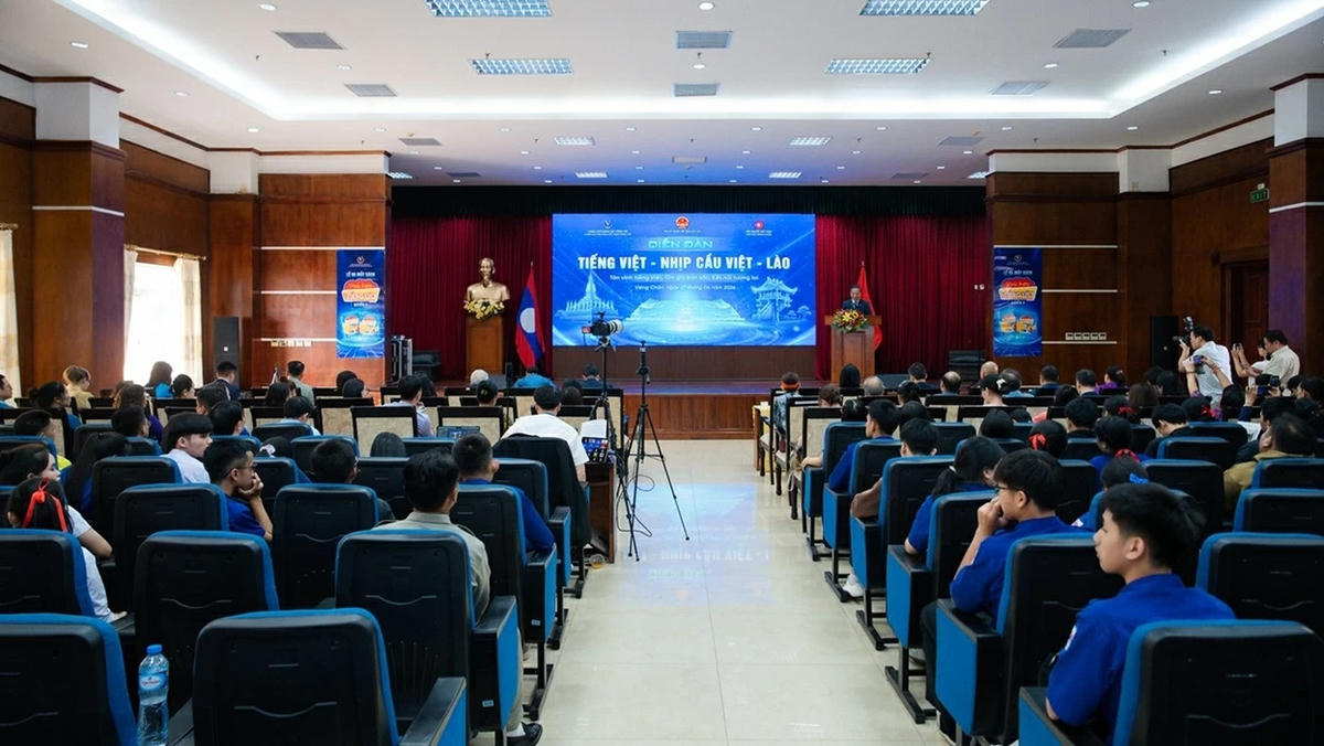 Diễn đàn “Tiếng Việt - Nhịp cầu Việt - Lào” với chủ đề “Tôn vinh tiếng Việt, gìn giữ bản sắc, kết nối tương lai”. Ảnh: PV