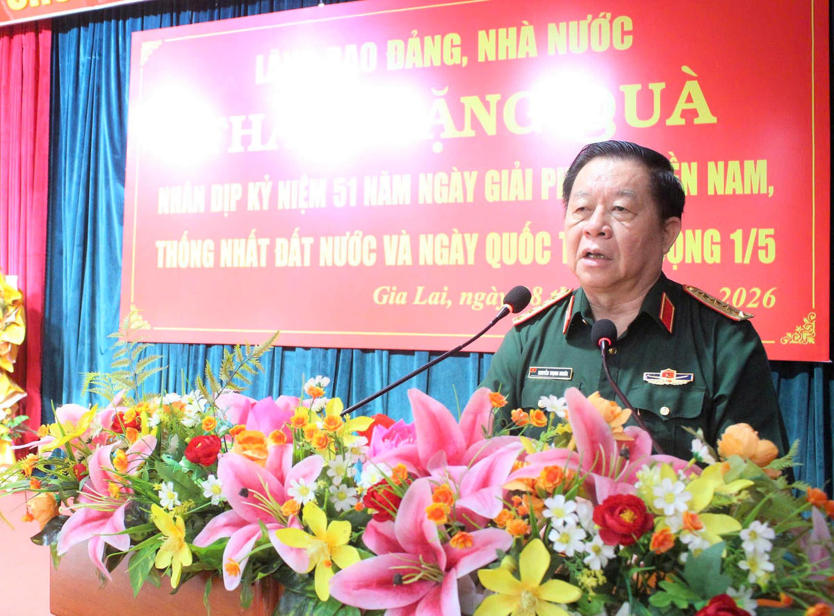 Đại tướng Nguyễn Trọng Nghĩa phát biểu tại buổi tặng quà. Ảnh: ĐS.