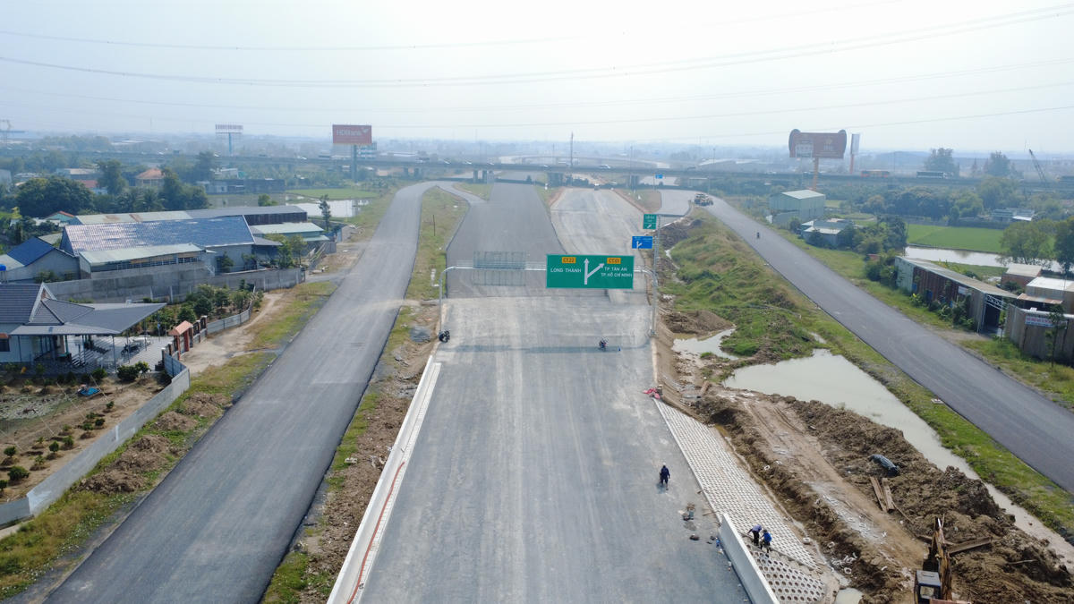 Đoạn đường Vành đai 3 trên địa bàn tỉnh Tây Ninh cũng cơ bản hoàn thiện nhưng chưa thể khai thác vì khu vực liền kề TP Hồ Chí Minh chưa hoàn thành. Ảnh: Đ.X.
