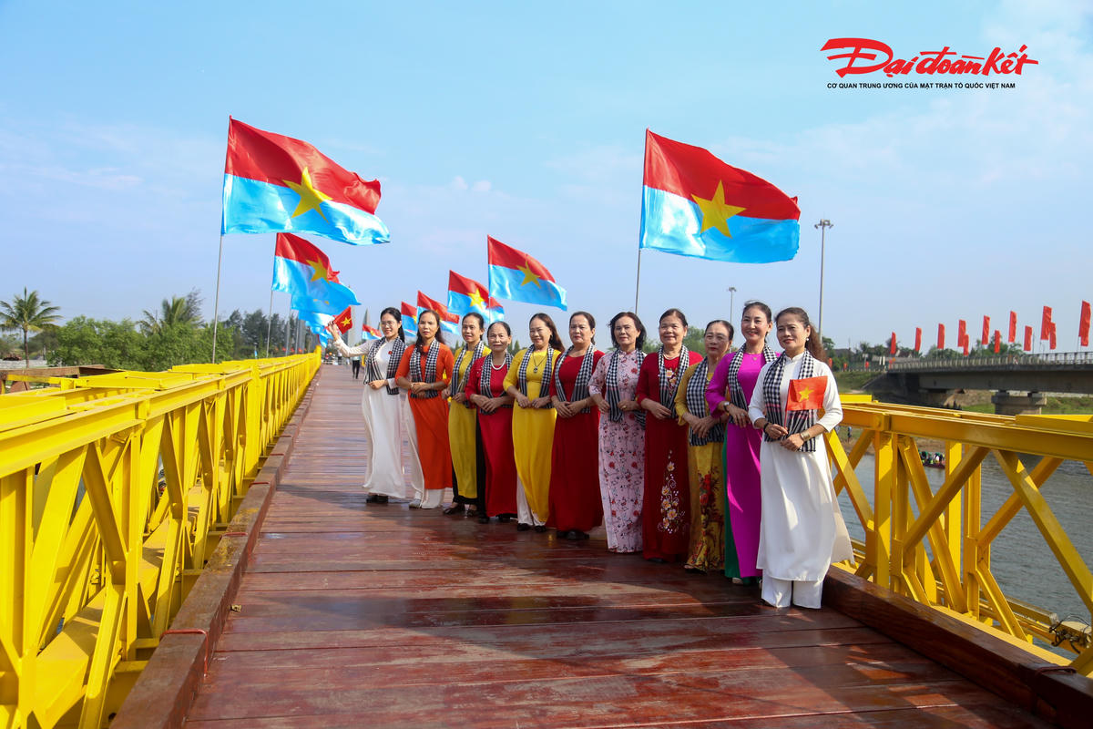 Những ngày qua, nhân dịp nghỉ lễ Giỗ Tổ Hùng Vương rất nhiều đoàn du khách từ khắp mọi miền Tổ quốc đã ghé các địa điểm nổi tiếng tại tỉnh Quảng Trị để thăm viếng. Ảnh: Đỗ Văn.