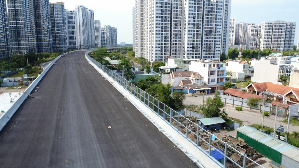 Đoạn qua Thủ Đức có chiều dài khoảng 15 km, dự kiến sẽ đưa vào khai thác tháng 6/2026 tới. Ảnh: Đ.X.