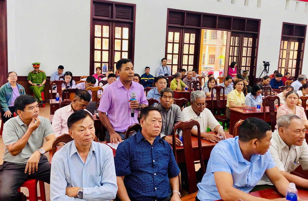 Cử tri phát biểu tại hội nghị. Ảnh:TN.