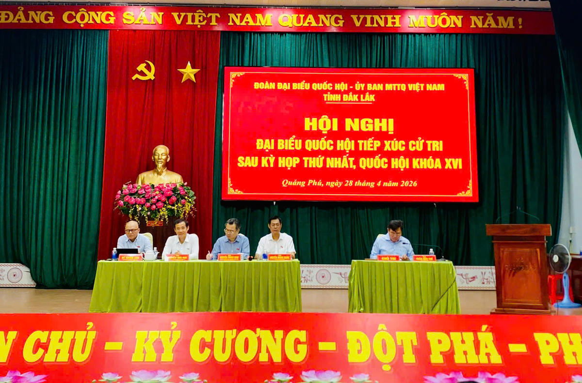 Đoàn đại biểu Quốc hội tỉnh Đắk Lắk đã có buổi tiếp xúc cử tri hai xã Quảng Phú và Ea Nuôl sau Kỳ họp thứ Nhất, Quốc hội khóa XVI. Ảnh:TN.