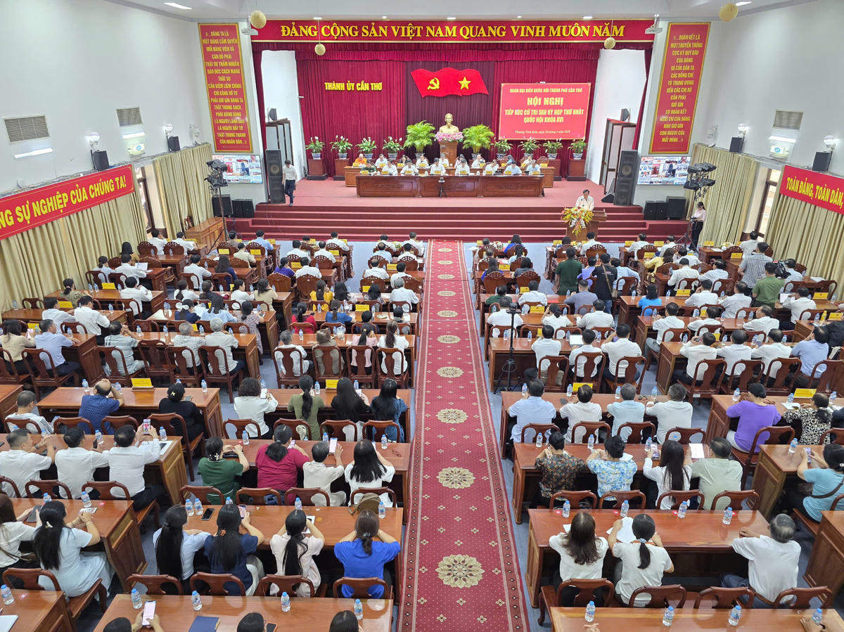 Quang cảnh Hội nghị tiếp xúc cử tri. Ảnh: Trung Phạm.