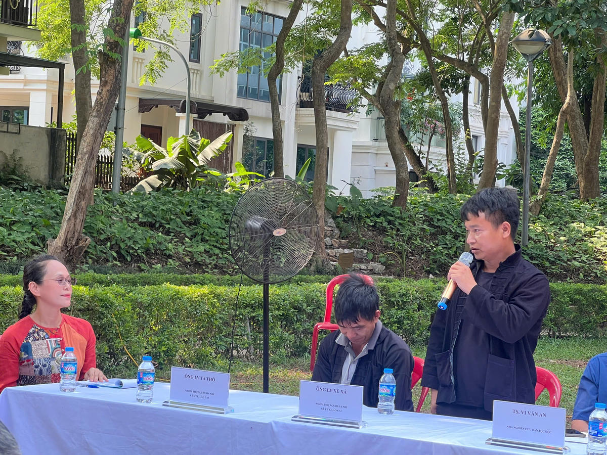 Anh Ly Xe Xá chia sẻ về quá trình phục dựng nhà trình tường. 