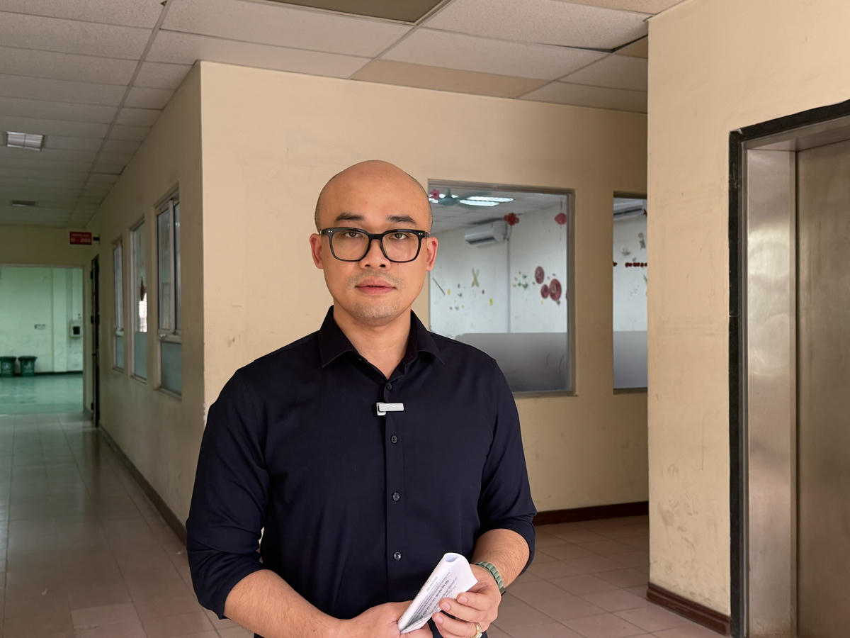 Thầy Nguyễn Trọng Hiếu, Tổ trưởng Tổ Toán - Tin, Trường THPT Phùng Khắc Khoan (Hà Nội) trao đổi cùng phóng viên Báo Đại đoàn kết.