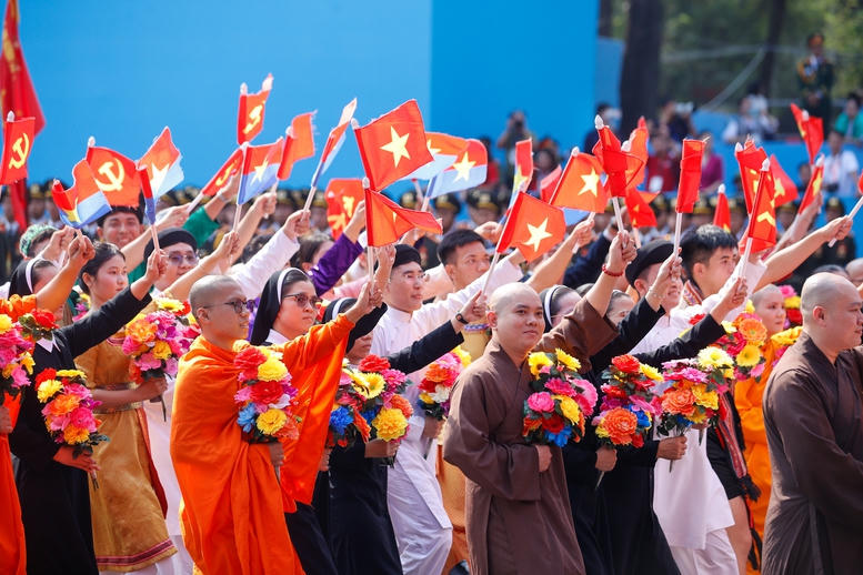 Kỷ niệm 51 năm Chiến thắng 30/4 và Ngày Quốc tế Lao động 1/5: Sức mạnh Việt Nam