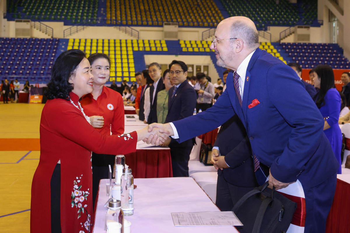 Bà Bùi Thị Minh Hoài, Ủy viên Bộ Chính trị, Bí thư Trung ương Đảng, Chủ tịch Ủy ban Trung ương MTTQ Việt Nam dự Lễ phát động&nbsp;Tháng Nhân đạo năm 2026 cấp quốc gia với chủ đề “80 năm - Hành trình nhân ái vì cộng đồng”. Ảnh: Quang Vinh