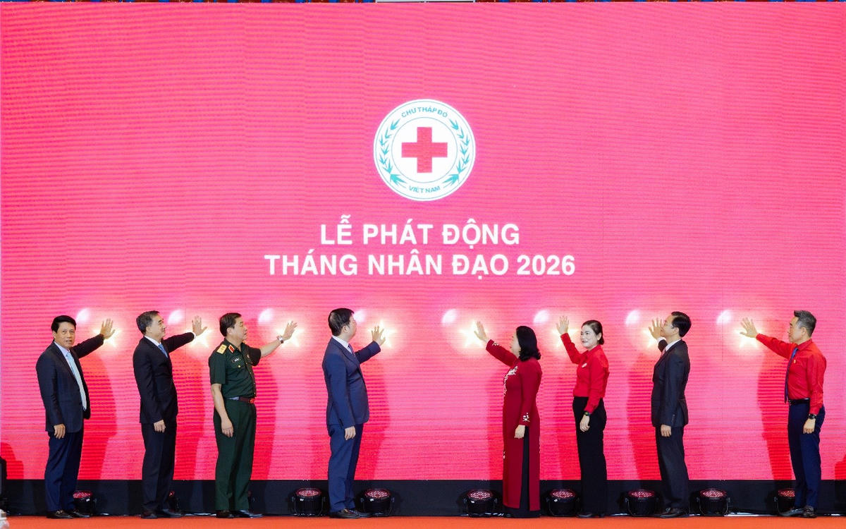 &nbsp;Các đại biểu bấm nút phát động Tháng Nhân đạo 2026