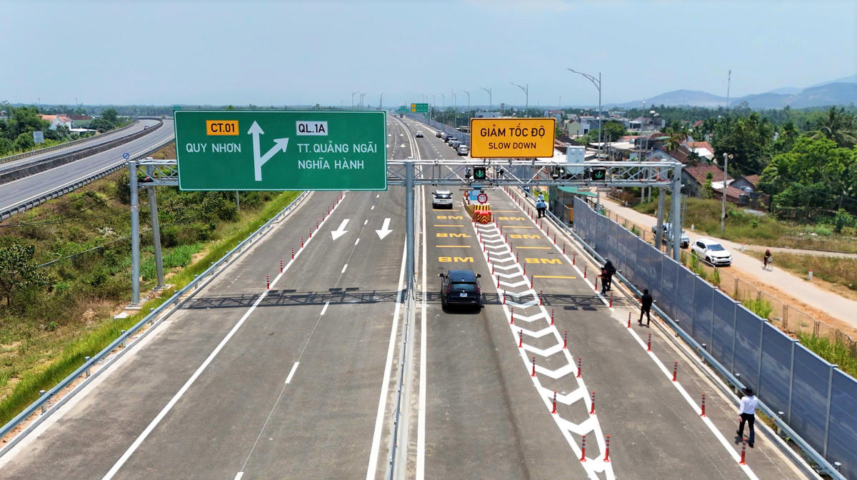 Tuyến cao tốc Quảng Ngãi-Hoài Nhơn chính thức vận hành đưa vào sử dụng. Ảnh: Chí Đại.