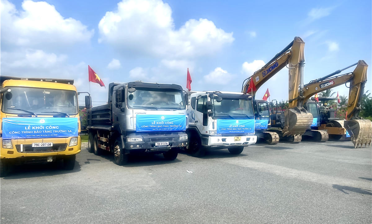 Các phương tiện tham gia Lễ khởi công xây dựng Bảo tàng Trường Sa tại Khánh Hòa. (ảnh Thùy Trang)