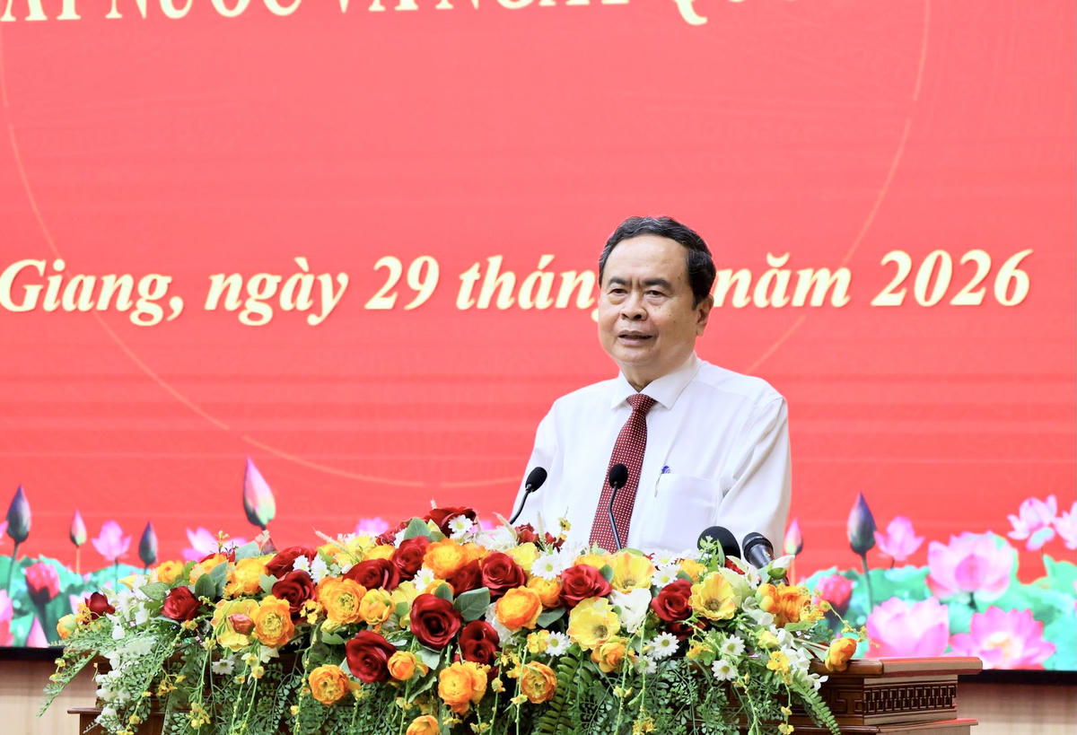 Chủ tịch Quốc hội Trần Thanh Mẫn phát biểu tại buổi trao quà. Ảnh: H.H