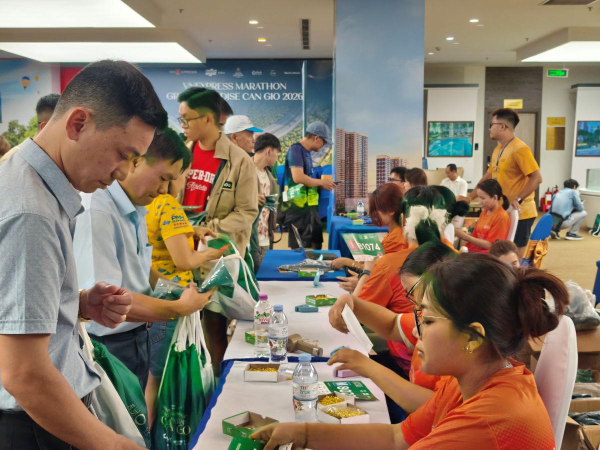 VPBH Vinhomes tại Vincom Mega Mall Thảo Điền đông nghẹt runner từ sáng sớm