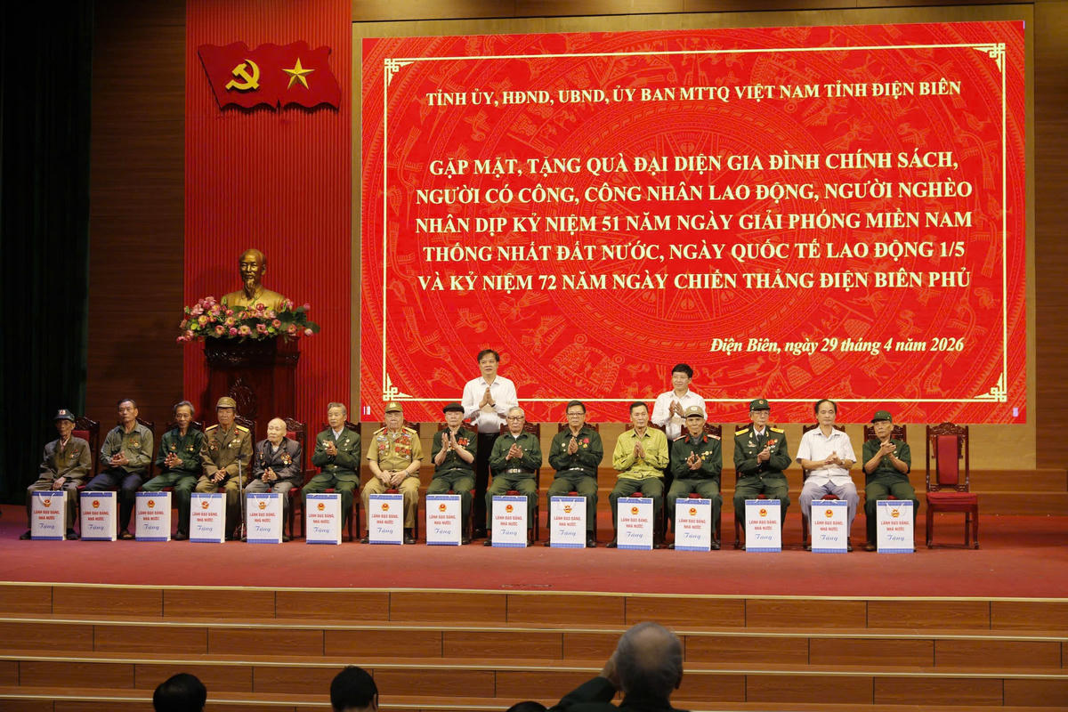 Nhiều phần quà thiết thực, chứa đựng tình cảm, thể hiện sự tri ân, giúp đỡ đã được gửi tới các trường hợp chính sách. Ảnh: L.L