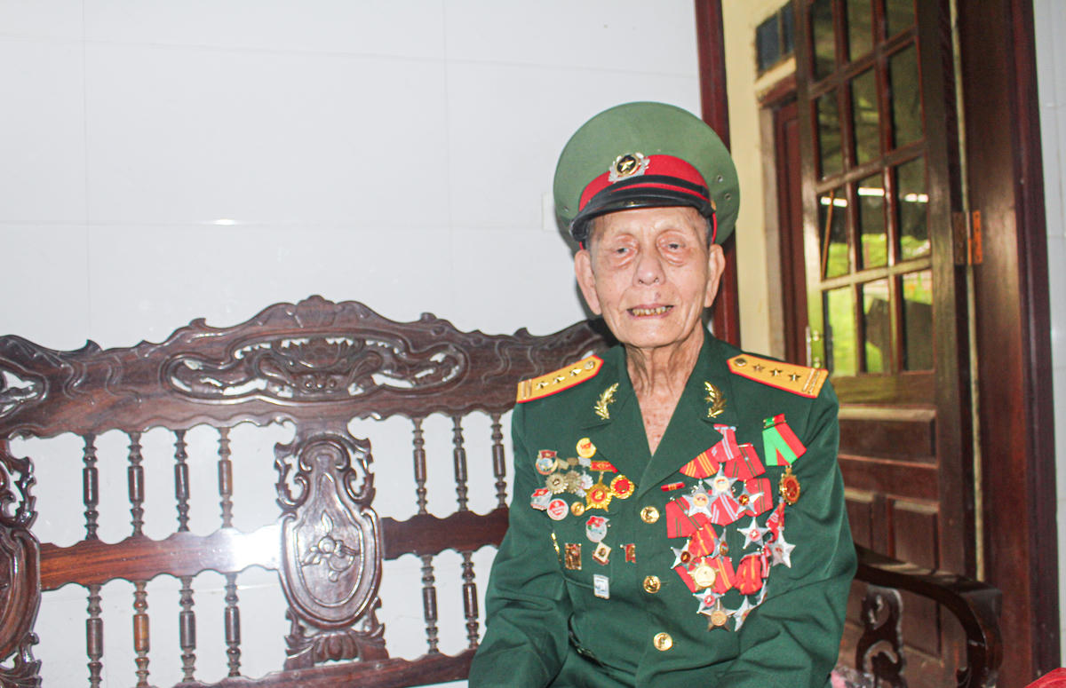 Thượng tá, thương binh Nguyễn Minh Đệ. Ảnh: Cẩm Kỳ&nbsp;