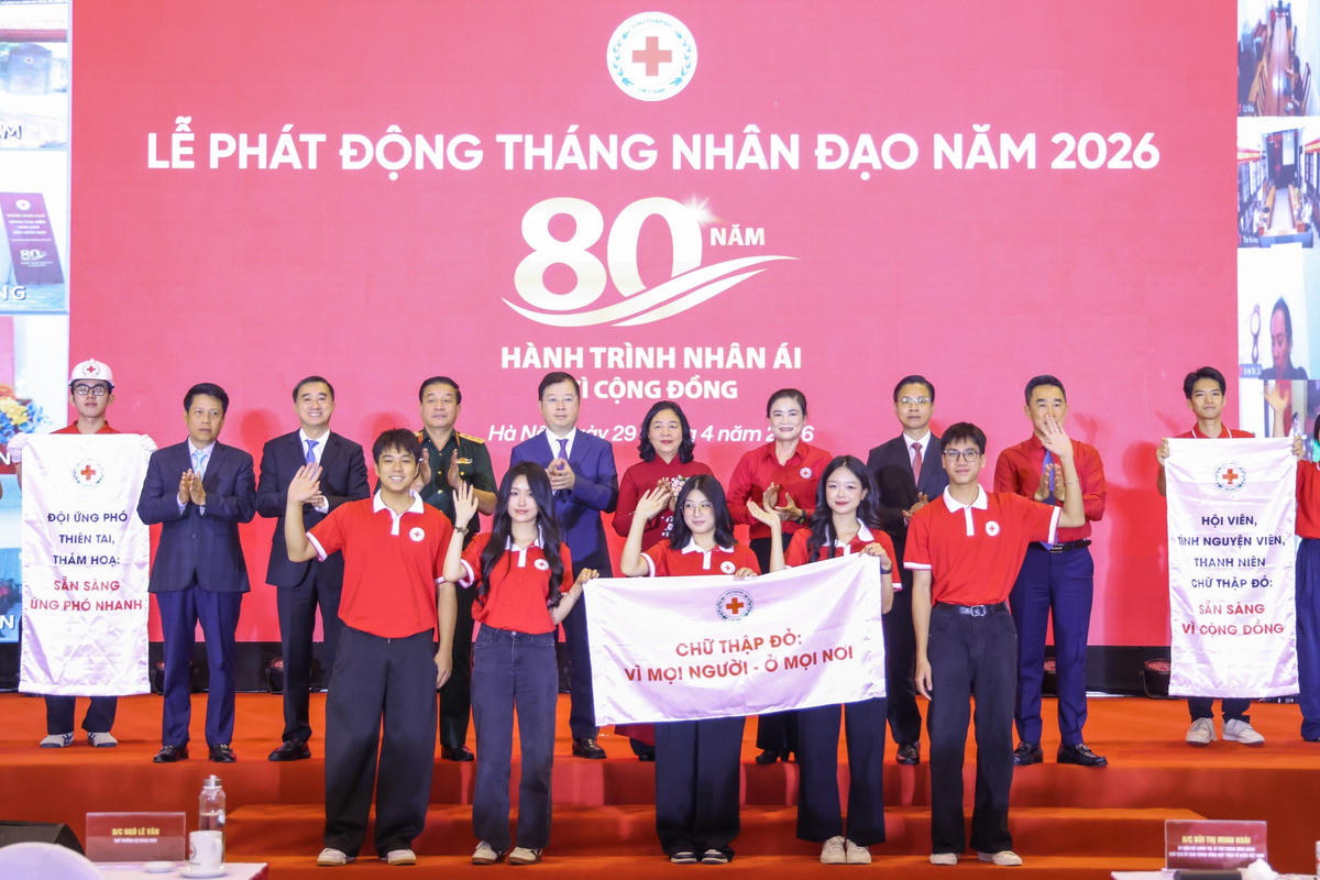 Bà Bùi Thị Minh Hoài, Ủy viên Bộ Chính trị, Bí thư Trung ương Đảng, Chủ tịch Ủy ban Trung ương MTTQ Việt Nam dự Lễ phát động Tháng Nhân đạo năm 2026 cấp quốc gia với chủ đề “80 năm - Hành trình nhân ái vì cộng đồng”. Ảnh: Quang Vinh