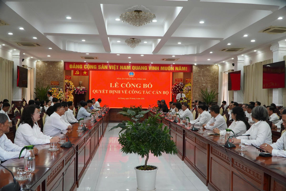 Quang cảnh lễ công bố. Ảnh: Khánh Thùy