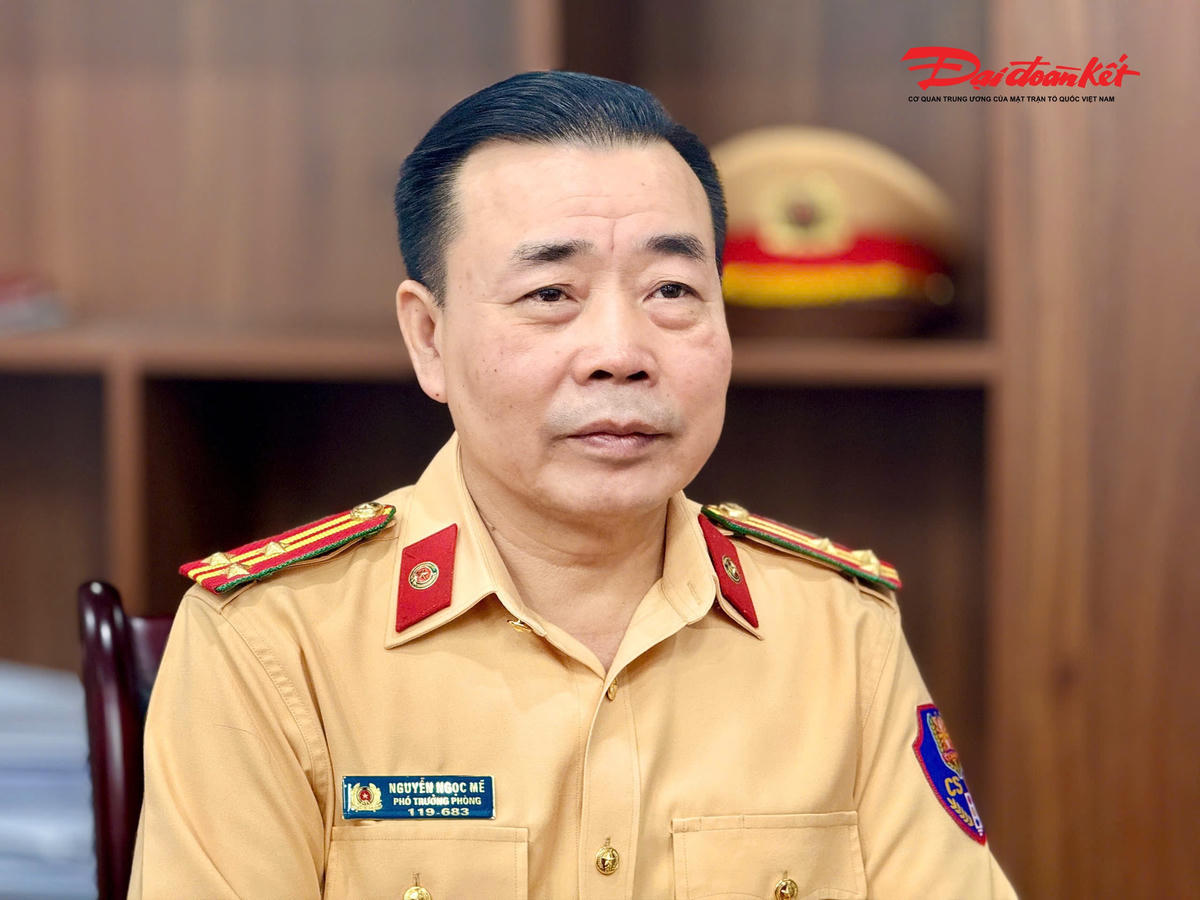 Thượng tá Nguyễn Ngọc Mẽ, Phó Trưởng phòng CSGT Hà Nội cho biết, thực hiện kế hoạch của Công an TP, đơn vị đã chủ động xây dựng và triển khai đồng bộ các phương án bảo đảm trật tự, an toàn giao thông. Lực lượng CSGT tập trung phân luồng, điều tiết tại các tuyến trọng điểm, không để xảy ra ùn tắc kéo dài; đồng thời tăng cường tuần tra, kiểm soát, xử lý nghiêm các vi phạm là nguyên nhân trực tiếp gây tai nạn như nồng độ cồn, tốc độ, chở quá số người, quá tải trọng… nhằm bảo đảm giao thông thông suốt, an toàn, phục vụ người dân đi lại thuận tiện trong dịp nghỉ lễ.