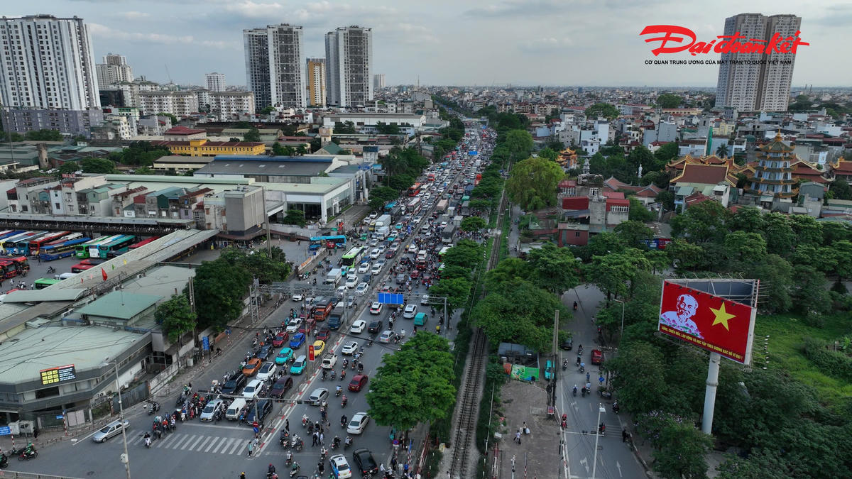 Phòng CSGT chỉ đạo các đơn vị trực thuộc rà soát toàn bộ các điểm thường xuyên xảy ra ùn ứ. Công tác ứng trực tối đa quân số tại các nút giao trọng điểm, các cửa ngõ ra vào thành phố như phía Nam (nút giao Pháp Vân - Cầu Giẽ), phía Bắc (cầu Nhật Tân, cầu Thăng Long) và phía Đông (cầu Vĩnh Tuy, cầu Thanh Trì).