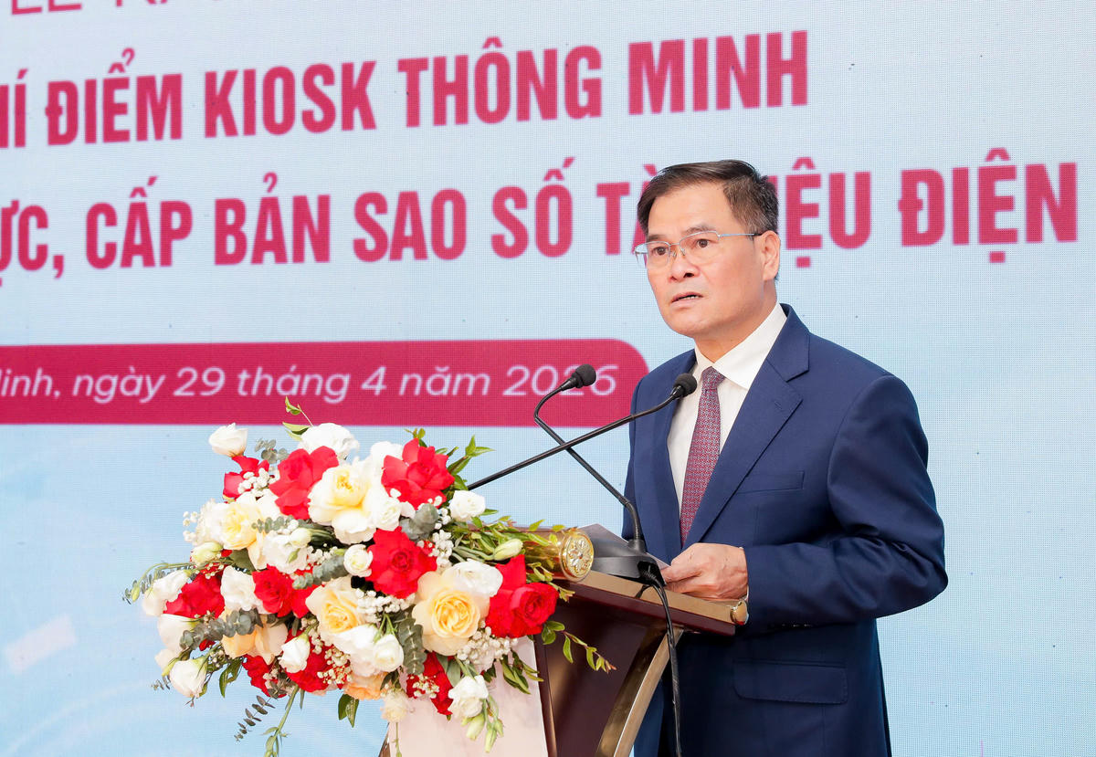 Đồng chí Bùi Văn Khắng - Phó Bí thư Tỉnh ủy, Chủ tịch UBND tỉnh Quảng Ninh phát biểu chỉ đạo tại buổi lễ