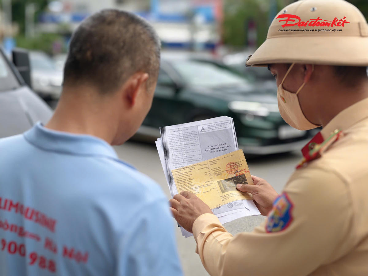 Dòng xe rời Thủ đô, giao thông cửa ngõ phía Đông vẫn thông suốt