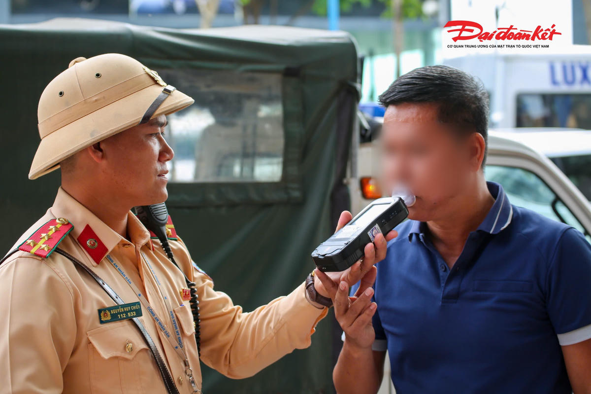 Dòng xe rời Thủ đô, giao thông cửa ngõ phía Đông vẫn thông suốt