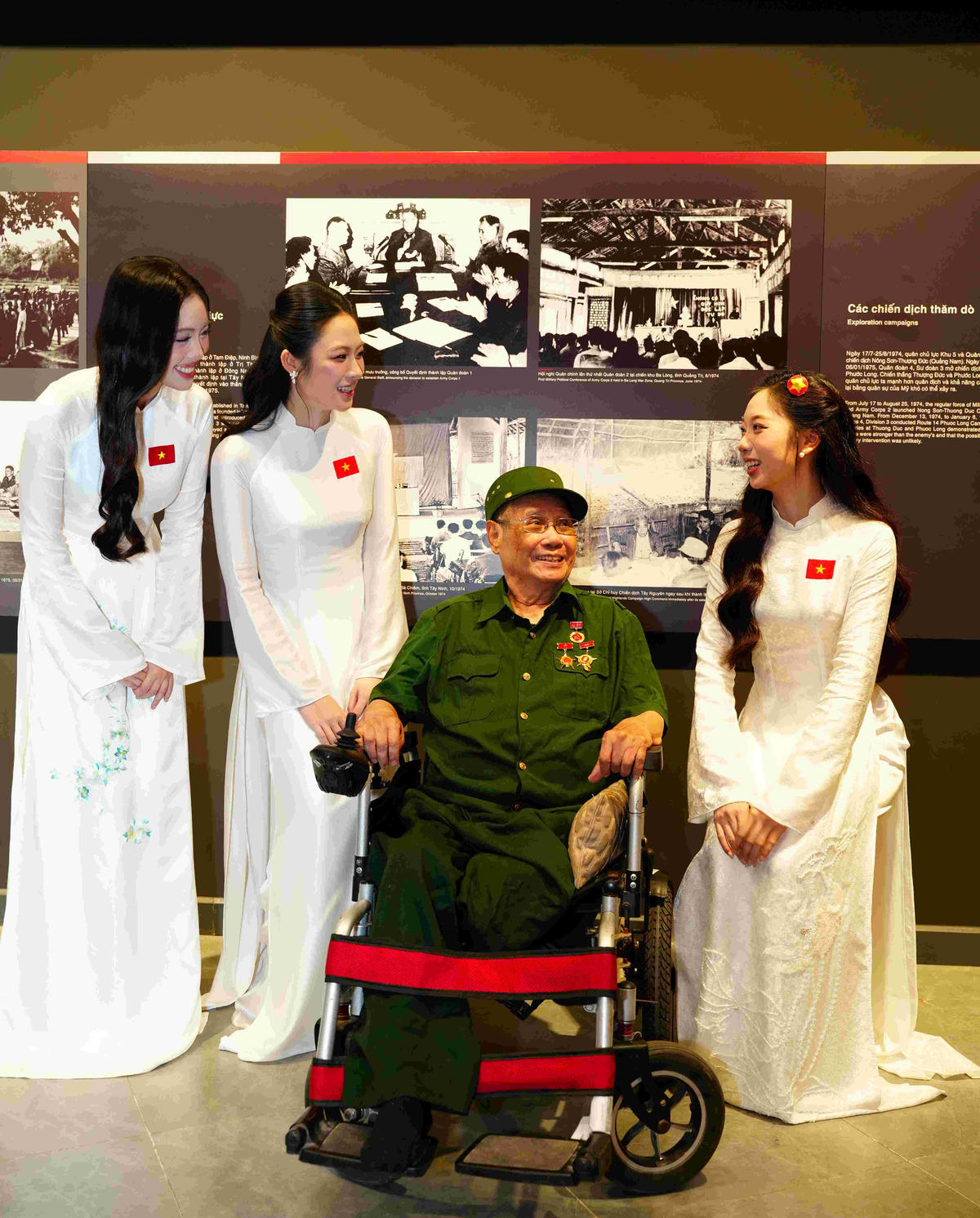 Dàn Á hậu, Đại sứ du lịch khoe nhan sắc rạng rỡ trong bộ ảnh mừng 30/4
