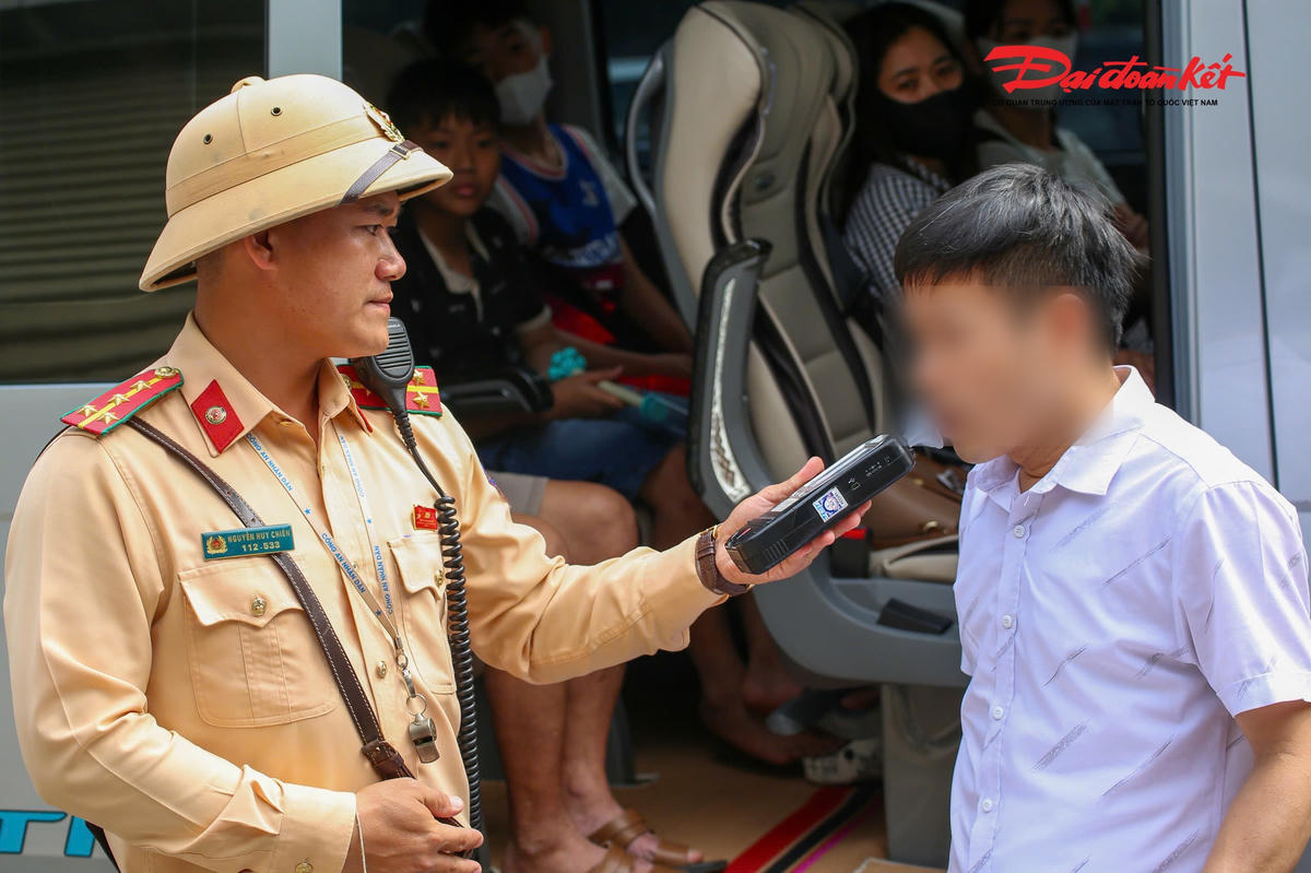 Dòng xe rời Thủ đô, giao thông cửa ngõ phía Đông vẫn thông suốt