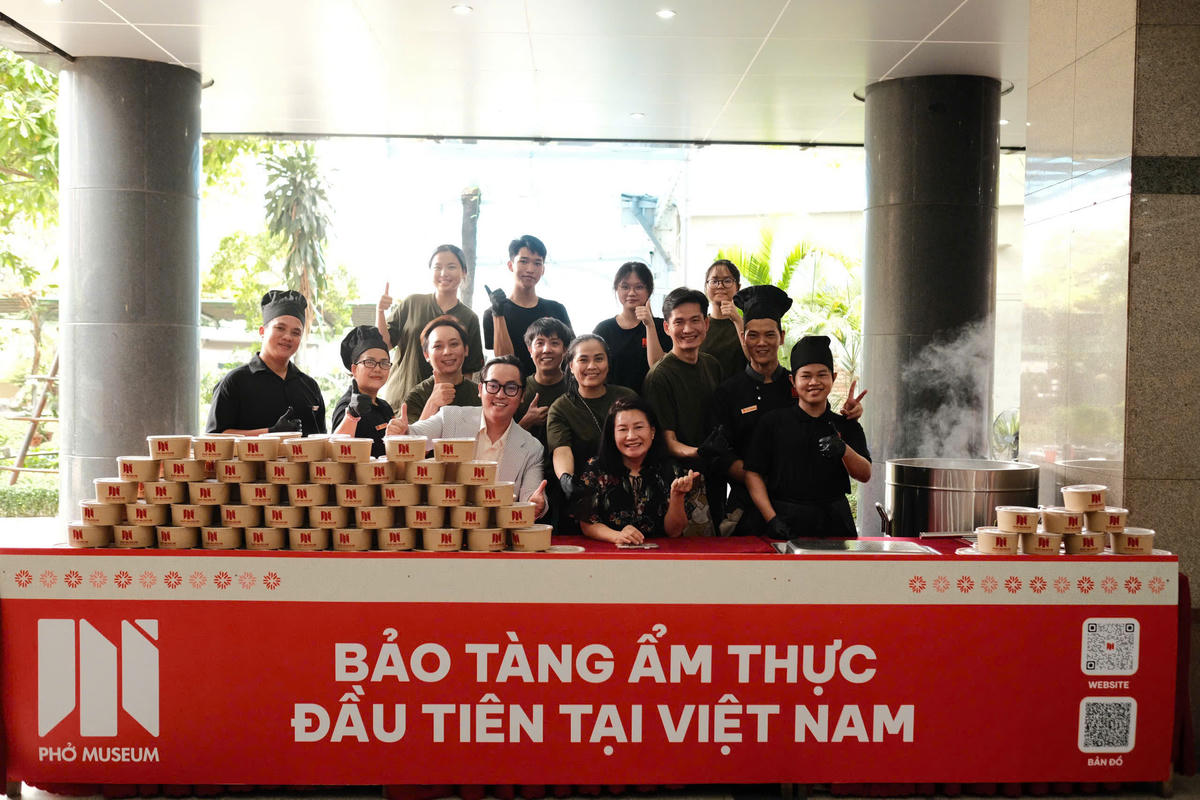 Bảo tàng Phở phục vụ 1.200 tô phở cho đoàn đua xe đạp toàn quốc. Ảnh: H.K