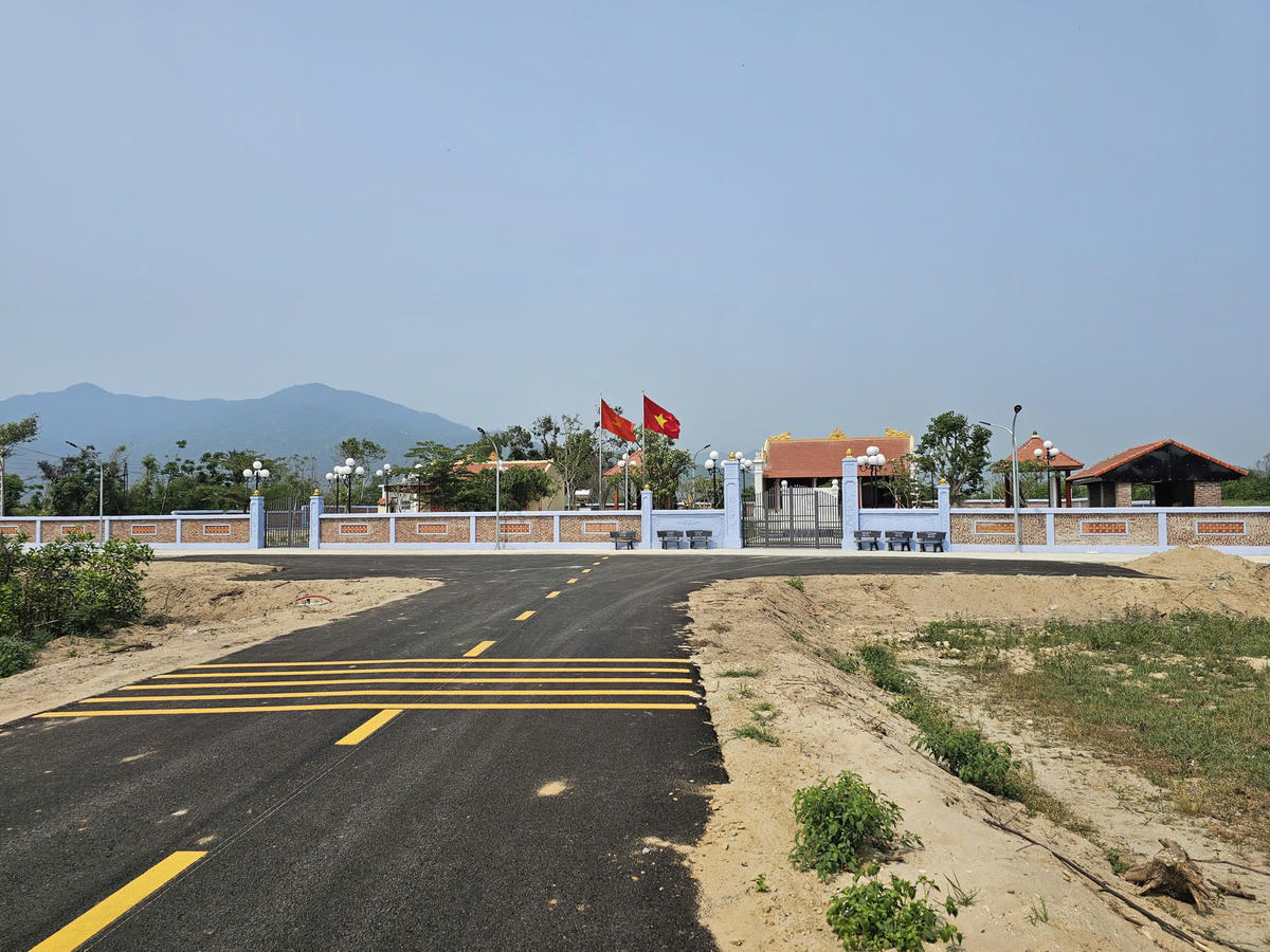 Khu tưởng niệm các liệt sĩ Đại đội pháo binh 45 tại trận địa Bãi Dừa. Ảnh:&nbsp;