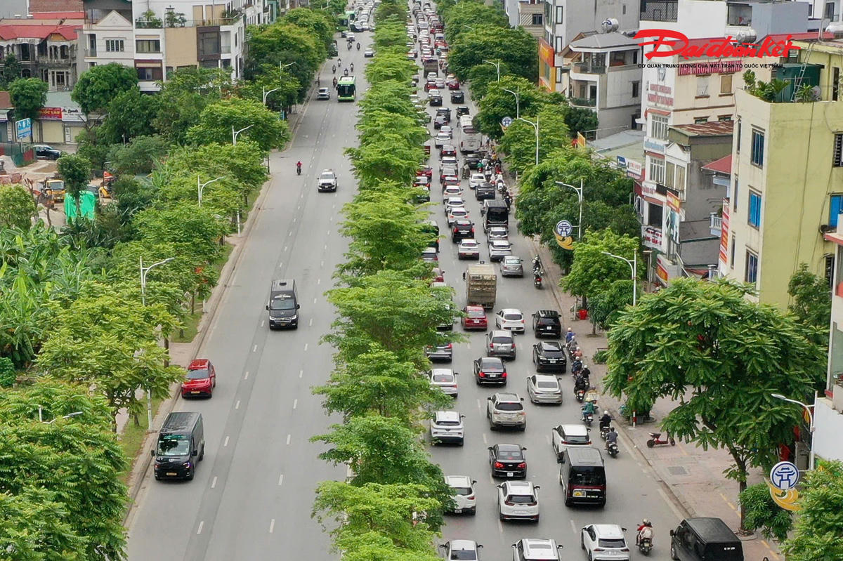 Dòng xe rời Thủ đô, giao thông cửa ngõ phía Đông vẫn thông suốt