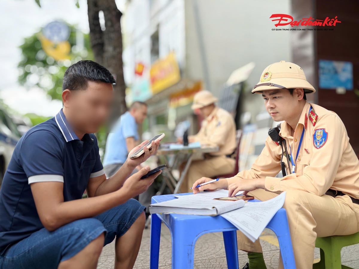 Dòng xe rời Thủ đô, giao thông cửa ngõ phía Đông vẫn thông suốt