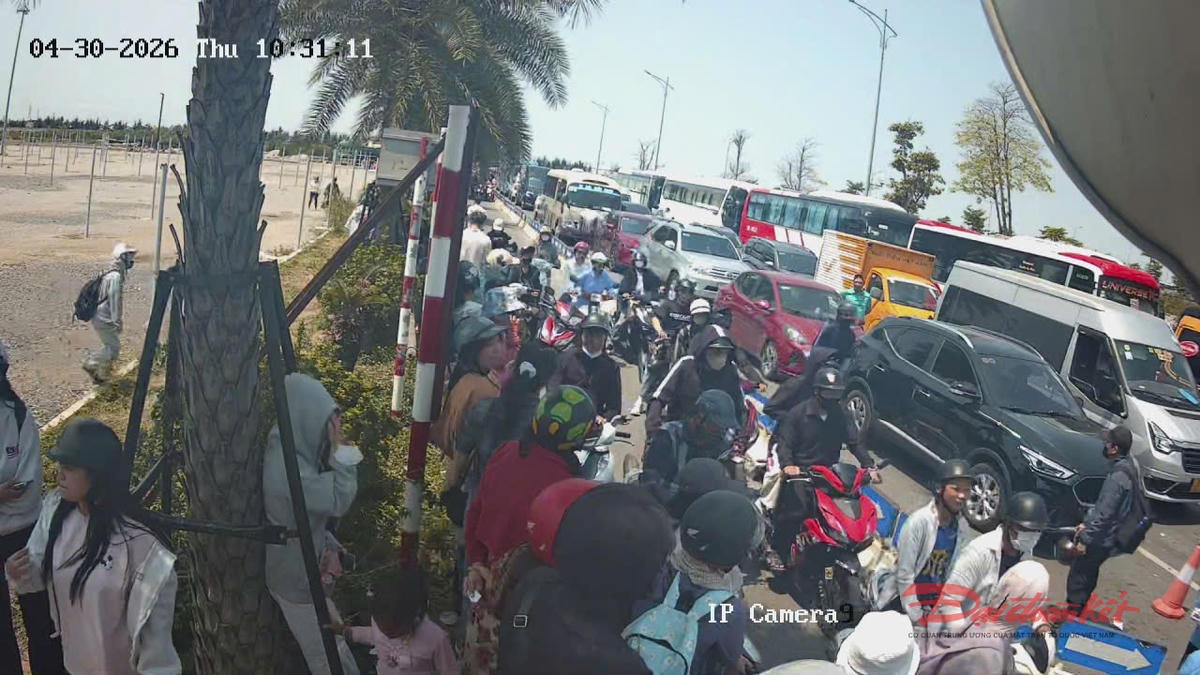 Do kỳ nghỉ lễ kéo dài, du khách lựa chọn Cát Bà là điểm đến để nghỉ ngơi và du lịch. Ảnh: PT.