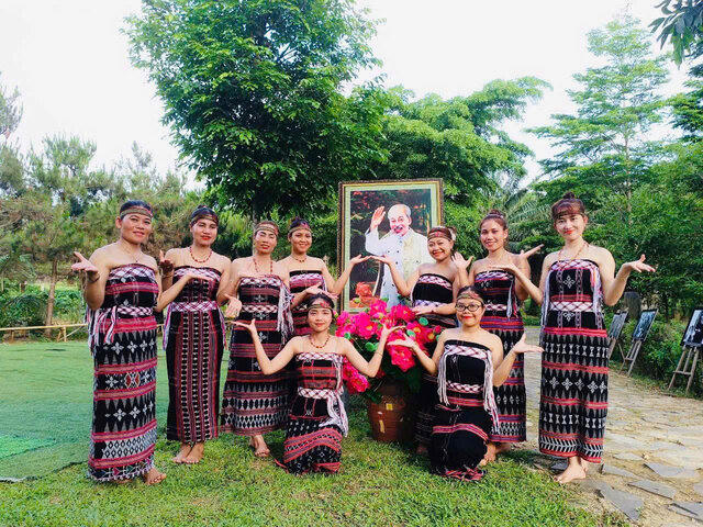 Nhiều hoạt động diễn ra trong tháng 5 với chủ đề "Bác Hồ trong trái tim đồng bào" tại&nbsp;Làng Văn hóa - Du lịch các dân tộc Việt Nam. Ảnh: LVHCDTVN.