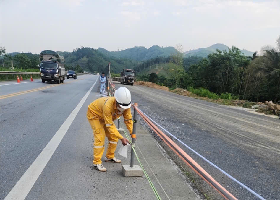 Chủ đầu tư đã dùng nhiều biện pháp để bảo đảm an toàn giao thông. Ảnh: Ngô Hùng.