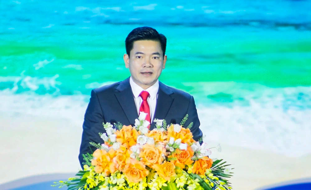Chủ tịch UBND xã Hoằng Tiến Lê Xuân Hoàn phát biểu khai mạc lễ hội. Ảnh: Lê Hợi