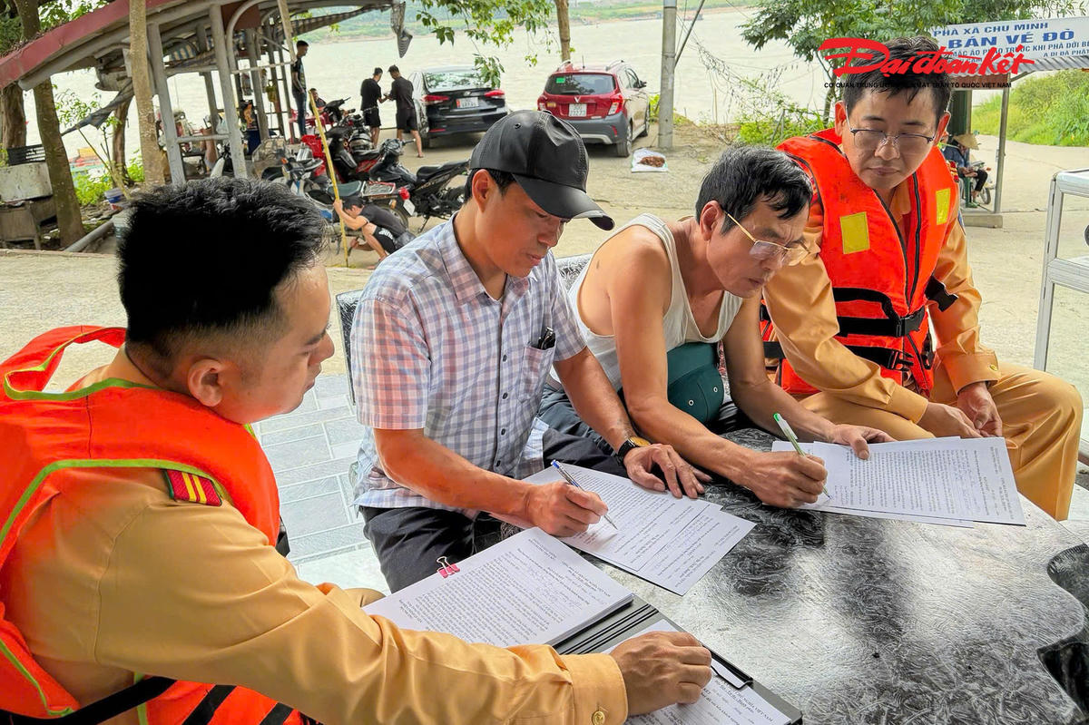 Trung tá Trịnh Văn Trường, Tổ trưởng tổ công tác cho biết, thực hiện kế hoạch của Công an TP Hà Nội và Phòng CSGT, đơn vị đã chủ động triển khai đồng bộ các biện pháp công tác, tăng cường kiểm tra, tuyên truyền trước, trong và sau dịp nghỉ lễ; tập trung vào các bến khách ngang sông, phương tiện chở khách có nguy cơ mất an toàn. Mục tiêu là kịp thời phát hiện, chấn chỉnh và xử lý nghiêm các hành vi vi phạm, không để xảy ra tai nạn giao thông đường thủy.