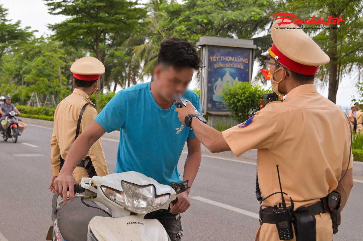 Nhiều thanh thiếu niên vi phạm giao thông trong kỳ nghỉ lễ, CSGT Hà Nội tăng cường xử lý