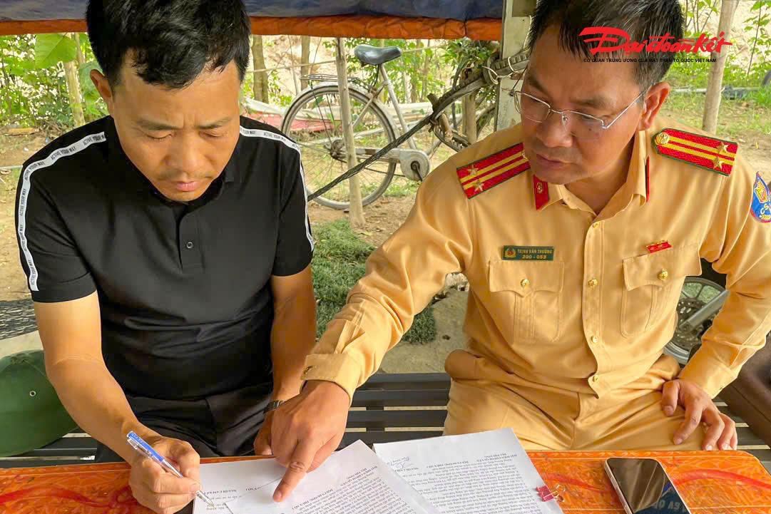 Theo ghi nhận của PV Báo Đại đoàn kết, ngày 1/5, tổ công tác của Đội Cảnh sát đường thủy số 1 đã triển khai kiểm tra, tuyên truyền tại nhiều bến đò như bến Liên Trung (xã Ô Diên), bến Thọ An (xã Liên Minh), bến Chu Phan (xã Yên Lãng), bến Chu Minh (xã Quảng Oai) và bến Minh Châu (xã Minh Châu, Hà Nội).