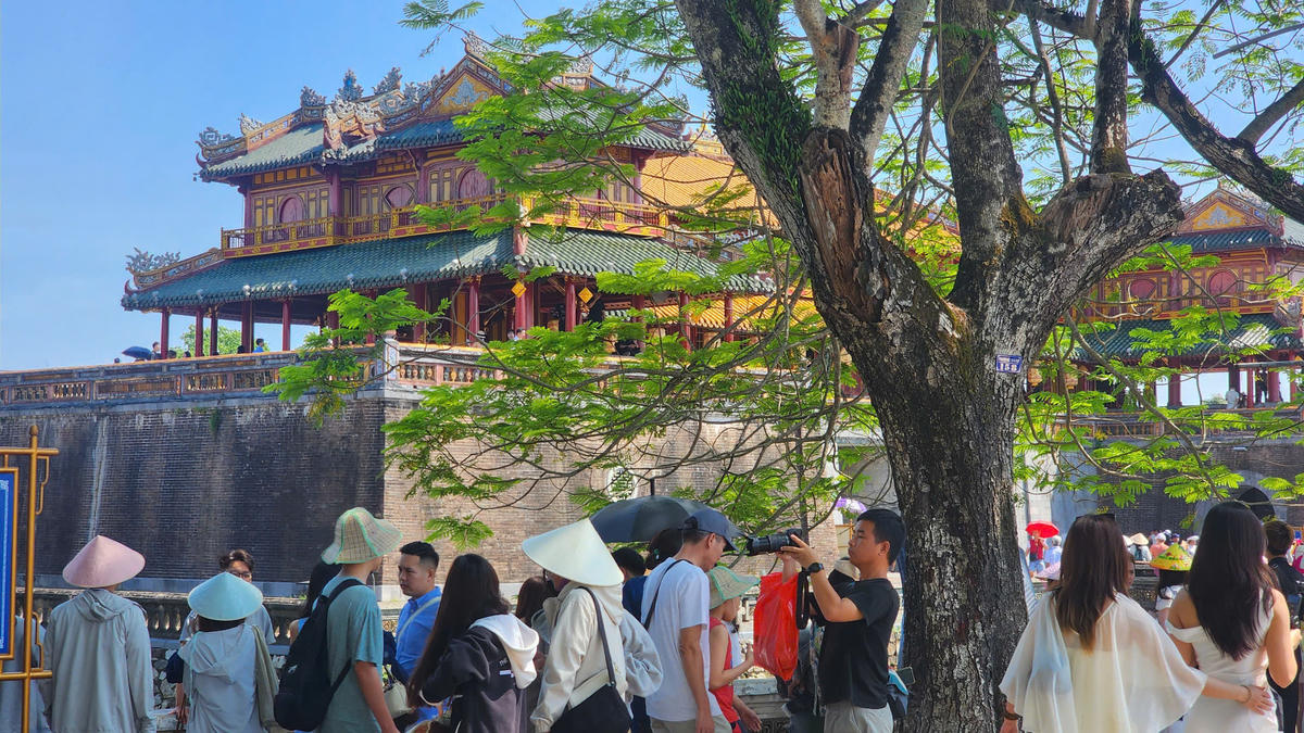 Trong đó, các điểm di tích Huế trở thành điểm đến thu hút đông đảo du khách đến tham quan, trải nghiệm và tìm hiểu về lịch sử của vùng đất Cố đô.&nbsp;