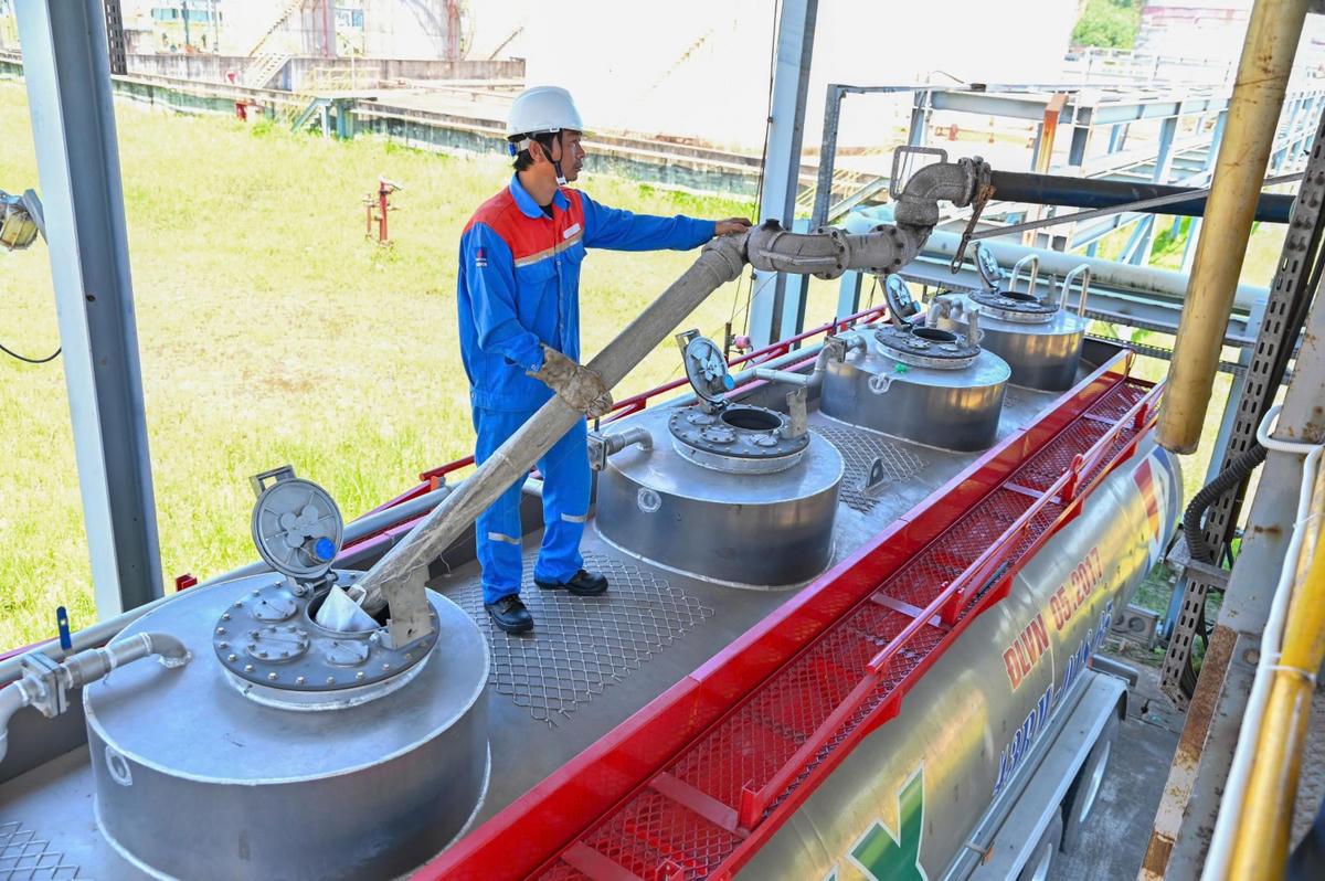 Xuất bán E100 bằng đường bộ tại Nhà máy Nhiên liệu sinh học dầu khí Miền Trung (BSR-BF)