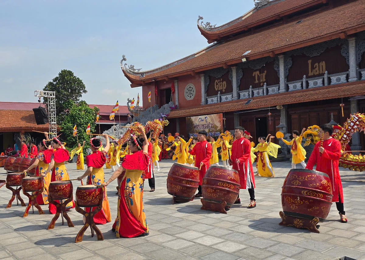 Màn trống hội tại lễ hội. Ảnh: PV
