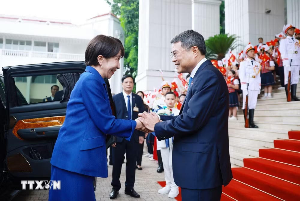 ttxvn-0205-thu-tuong-le-minh-hung-don-thu-tuong-nhat-ban-1.jpg