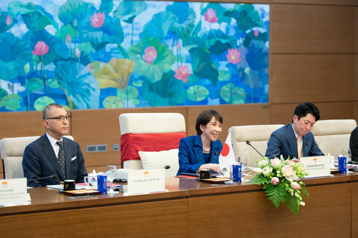 Thủ tướng Nhật Bản Takaichi Sanae phát biểu tại cuộc hội kiến. Ảnh: Phạm Thắng